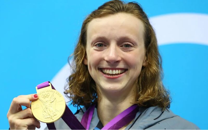 Katie Ledecky tuổi 15: Huy chương vàng Olympic đầu tiên đầy bất ngờ